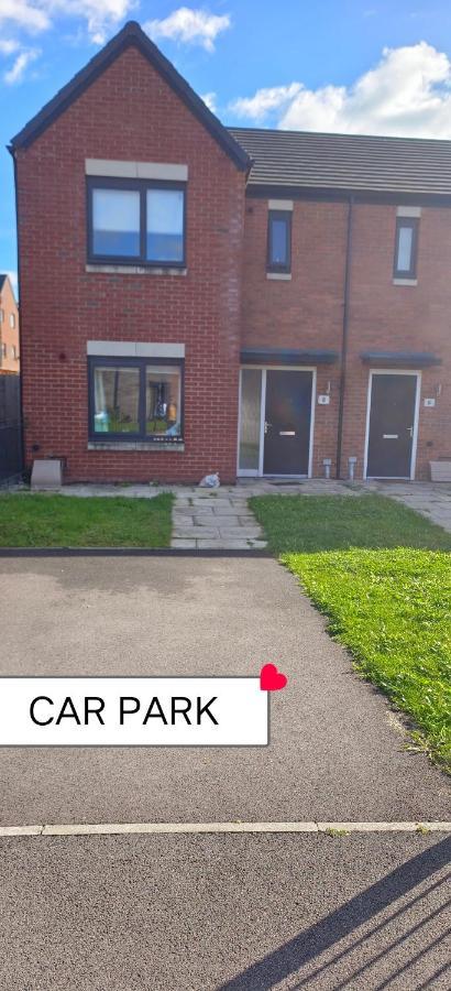 Free Car Park And Walk To Coop, Etihad , Piccadilly מנצ'סטר מראה חיצוני תמונה